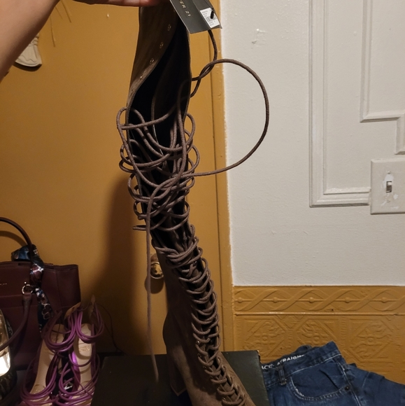 FOREVER 21 NEW OVER THE KNEE LACE UP BOOT IN TAUPE SIZE 8 - Picture 2 of 3